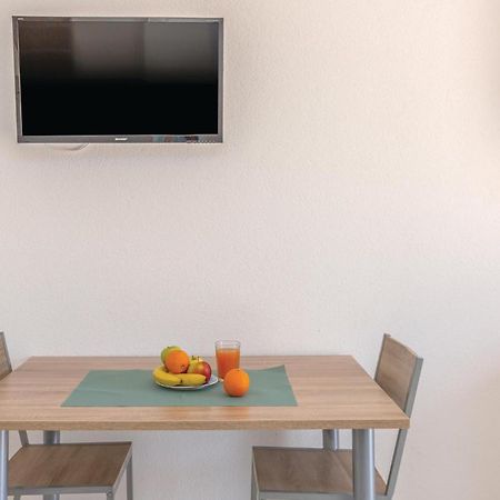 Beautiful Apartment In Krvavica With Kitchen Zewnętrze zdjęcie