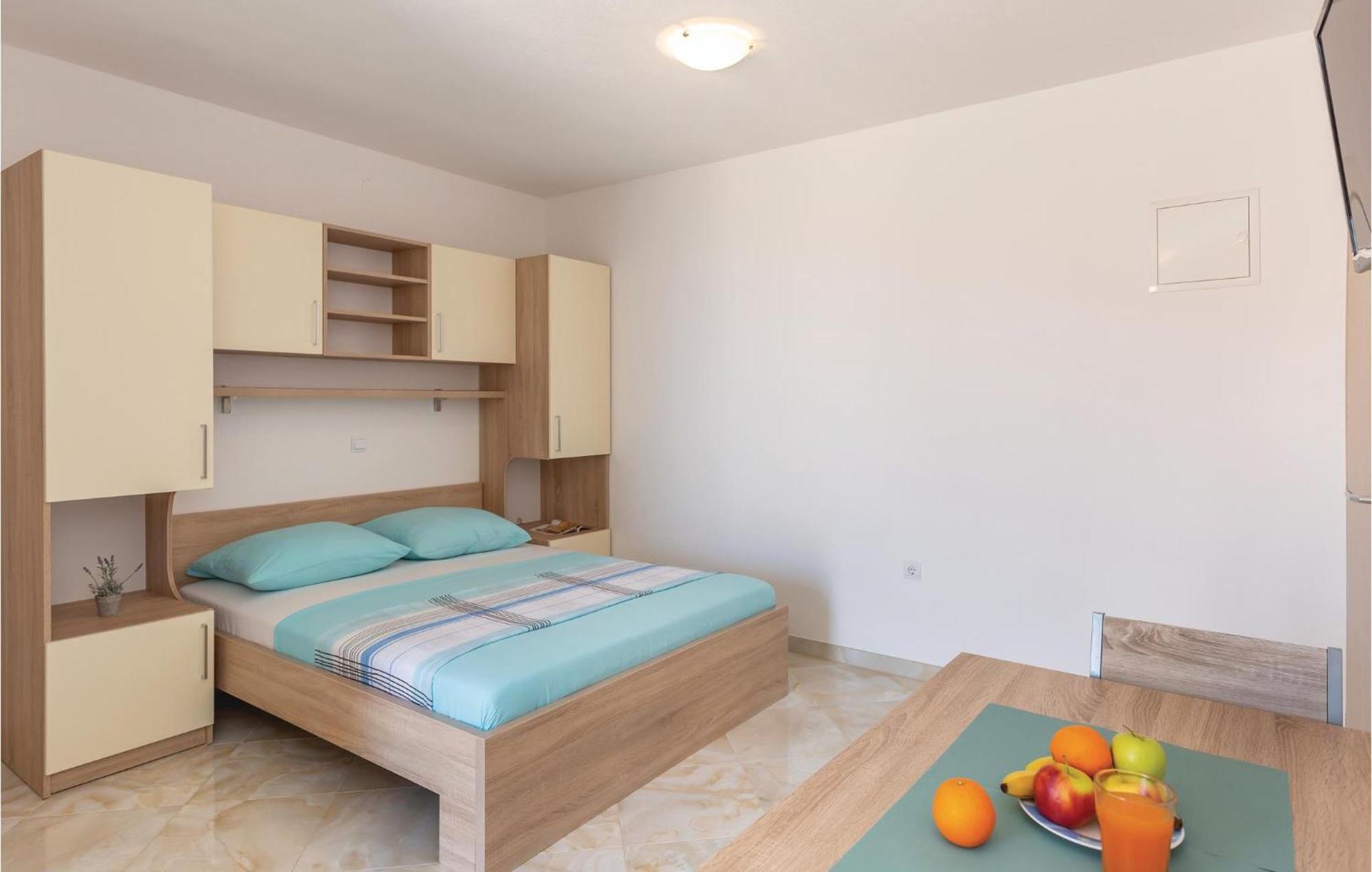 Beautiful Apartment In Krvavica With Kitchen Zewnętrze zdjęcie