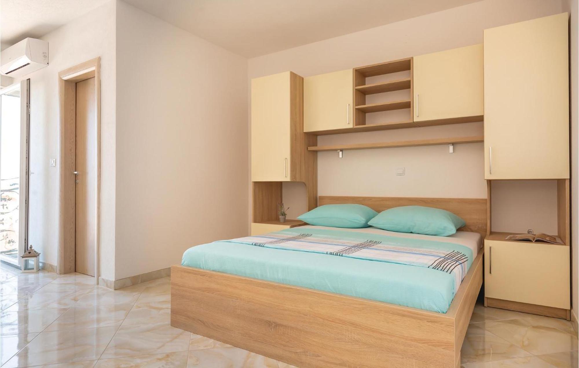 Beautiful Apartment In Krvavica With Kitchen Zewnętrze zdjęcie